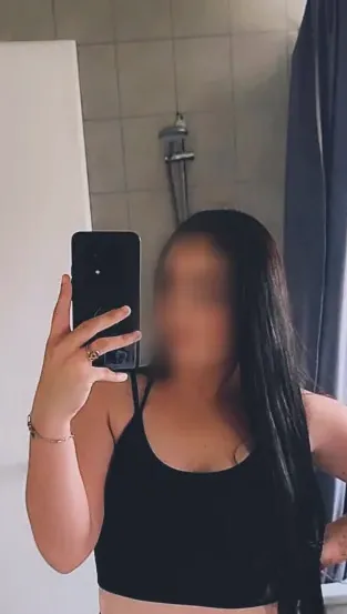 Bettina, 28