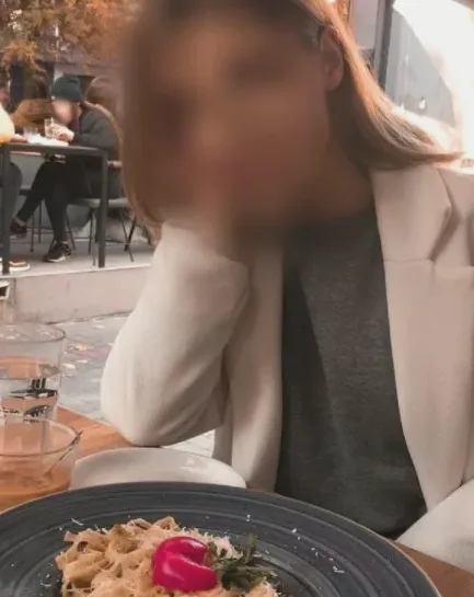 Chiara, 37