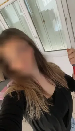 Claudia, 20