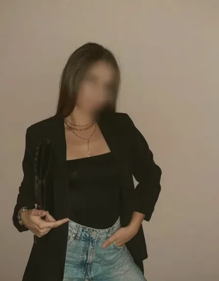 Eva, 35