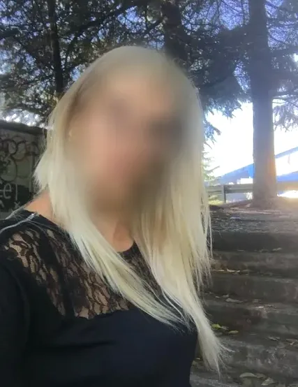 Isabella, 32