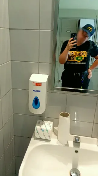 Ivana, 24