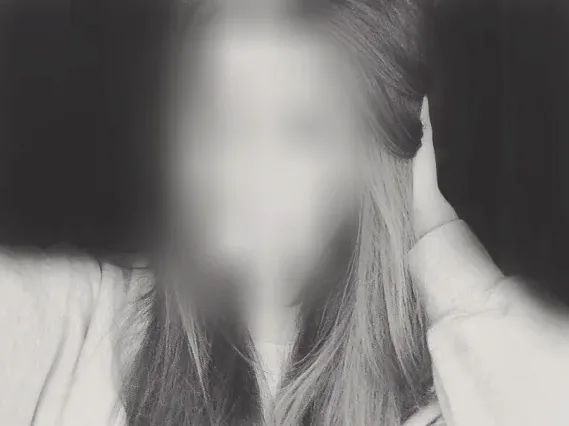 Manuela, 29