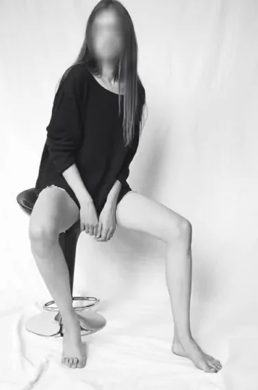 Sabrina, 28