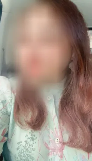 Sandra, 32