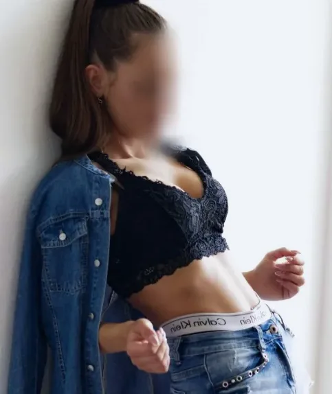 Sina, 32