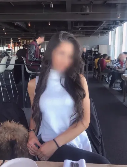 Vanessa, 36