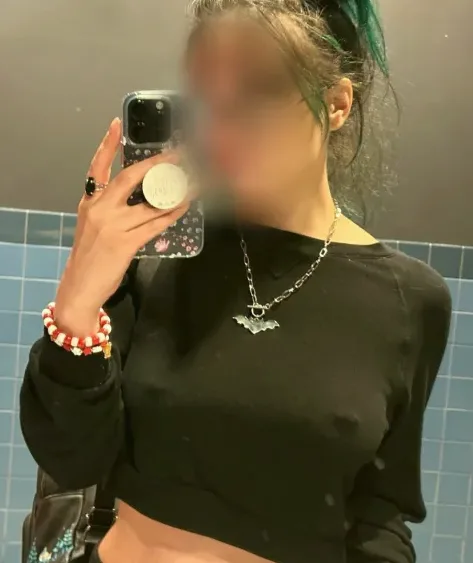 Viktoria, 28