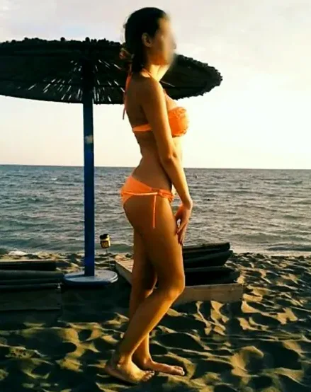 Zeynep, 27